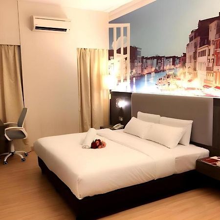 The Landmark Hotel Batu Pahat Extérieur photo