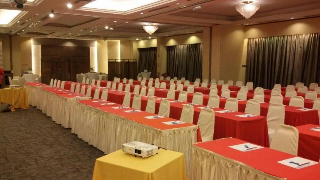 The Landmark Hotel Batu Pahat Extérieur photo