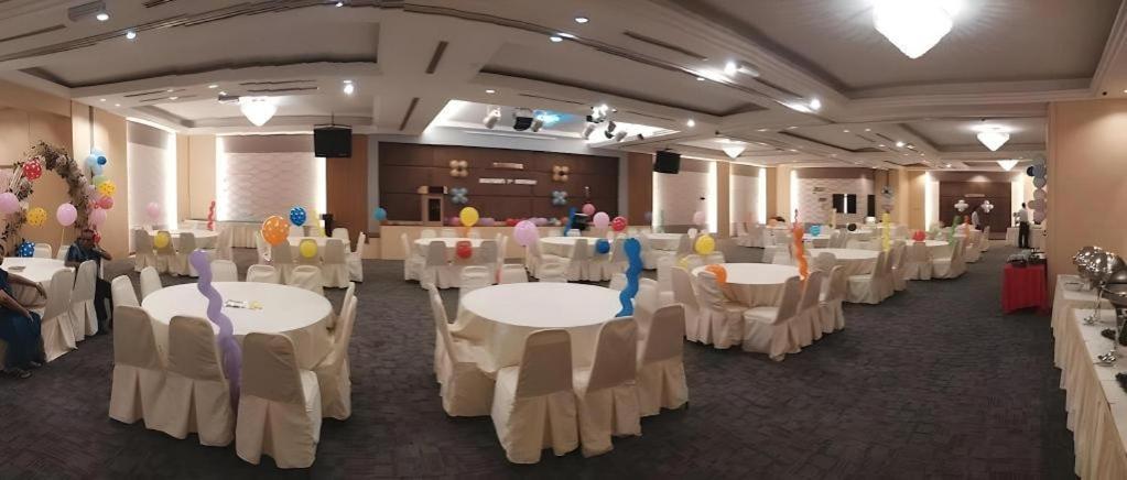 The Landmark Hotel Batu Pahat Extérieur photo