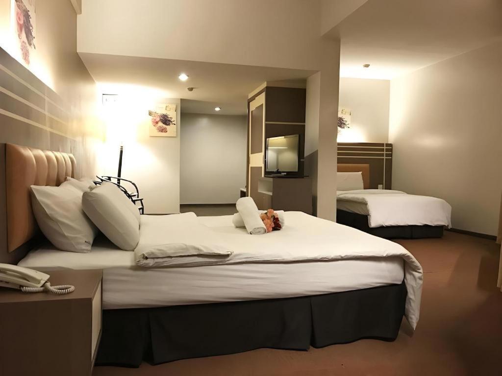 The Landmark Hotel Batu Pahat Extérieur photo