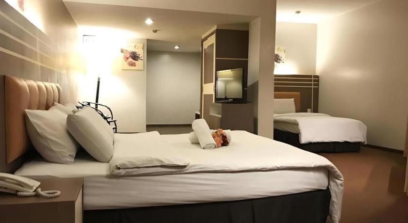 The Landmark Hotel Batu Pahat Extérieur photo