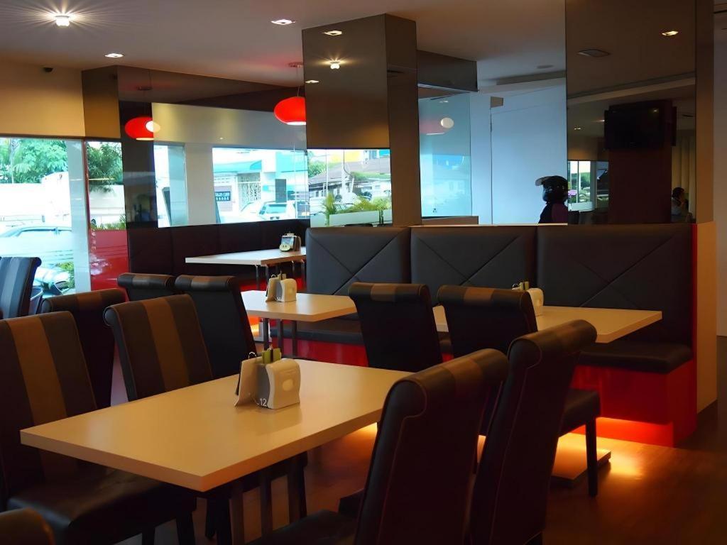 The Landmark Hotel Batu Pahat Extérieur photo