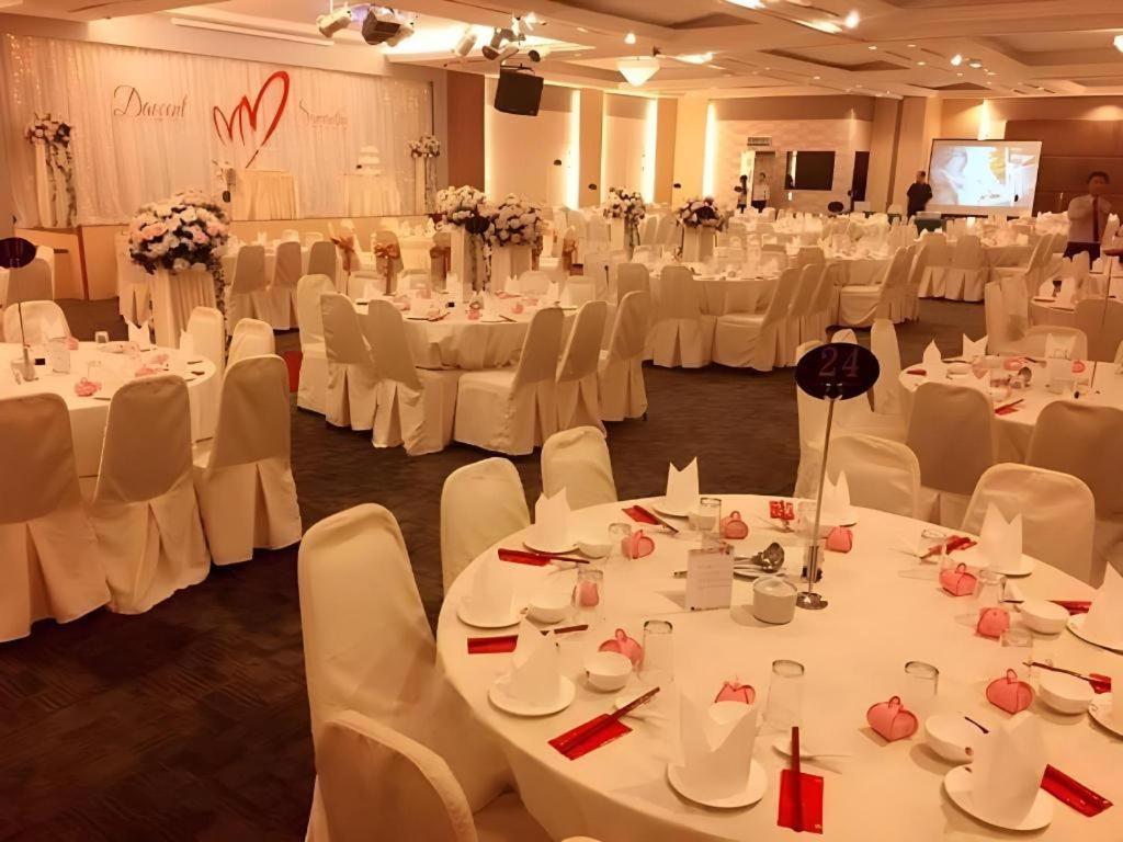 The Landmark Hotel Batu Pahat Extérieur photo
