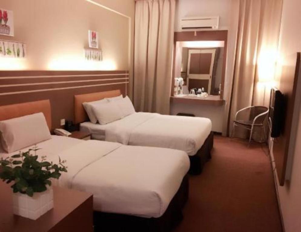 The Landmark Hotel Batu Pahat Extérieur photo