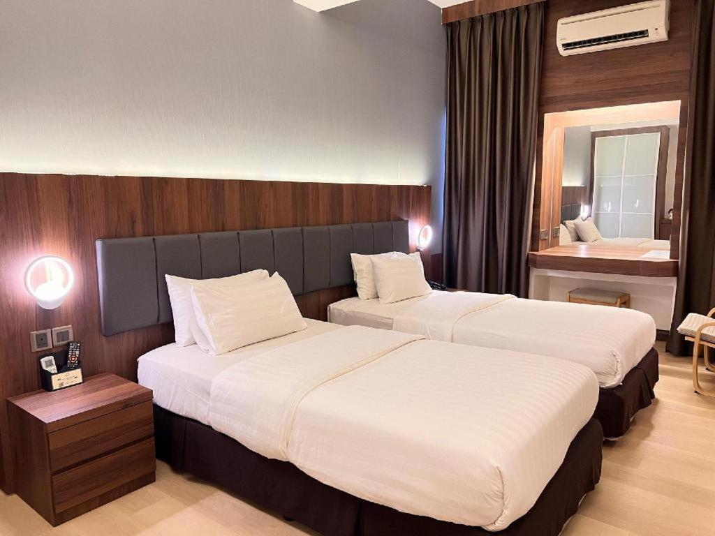 The Landmark Hotel Batu Pahat Extérieur photo