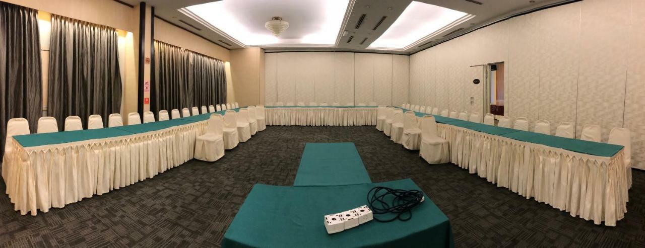 The Landmark Hotel Batu Pahat Extérieur photo